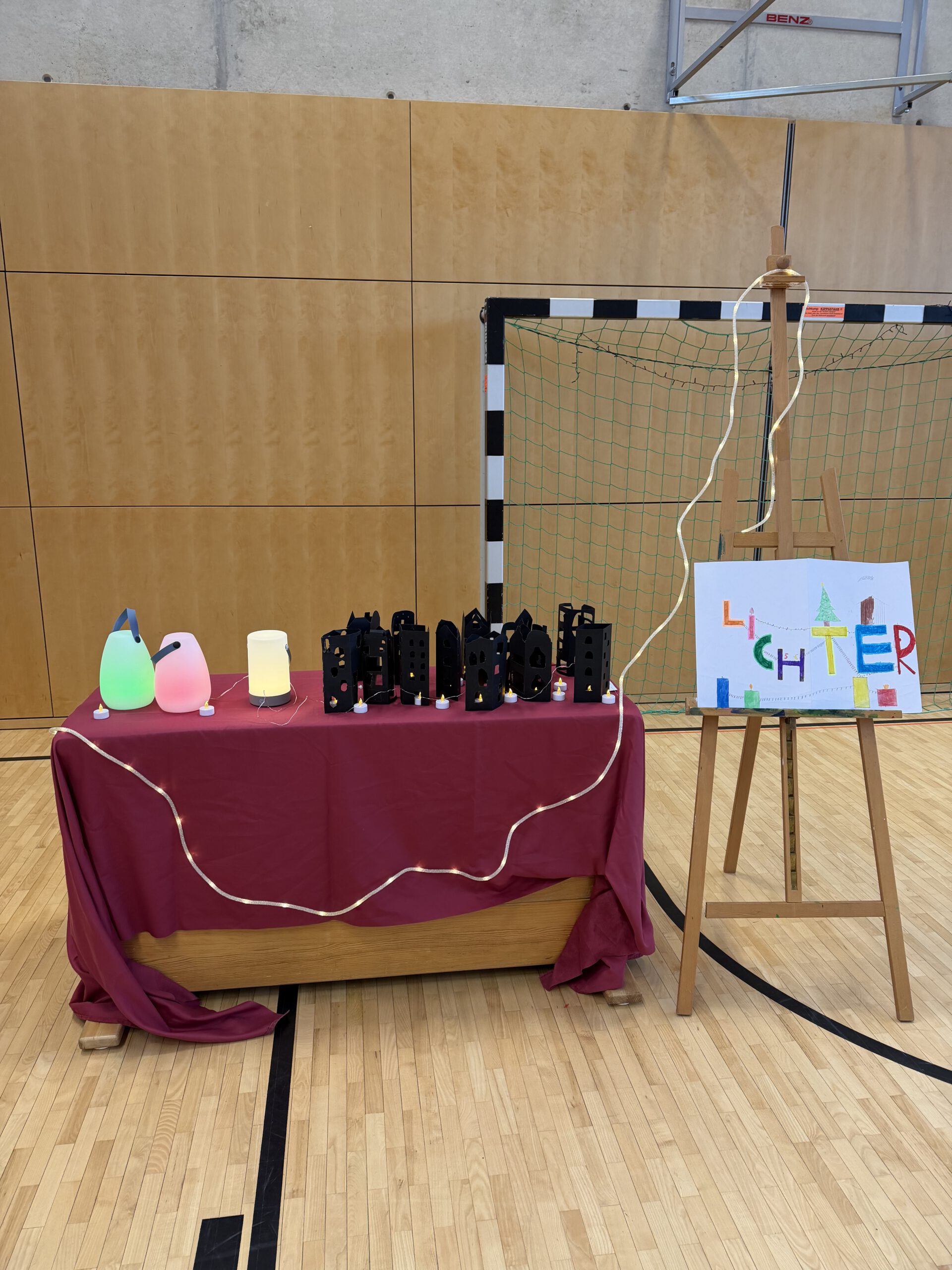 🎭 Weihnachtsmusical Klasse 4a und 4d: Wenn der Weihnachtszauber zurückkehrt